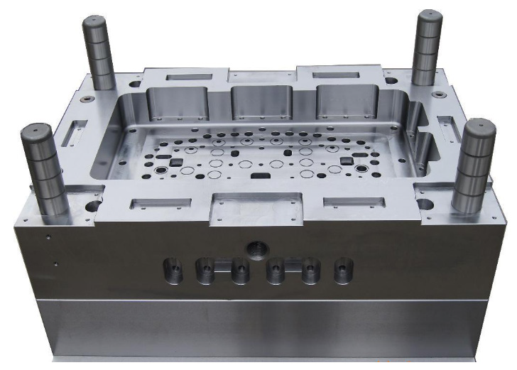 Горизонтальный обрабатывающий центр с ЧПУ