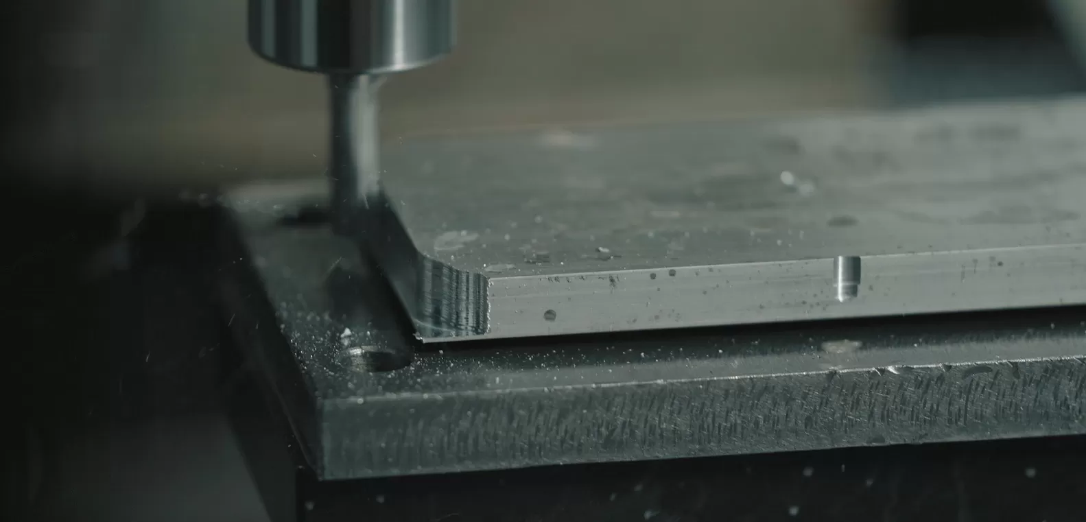 Универсальные конструкции и варианты направляющих вертикального обрабатывающего центра